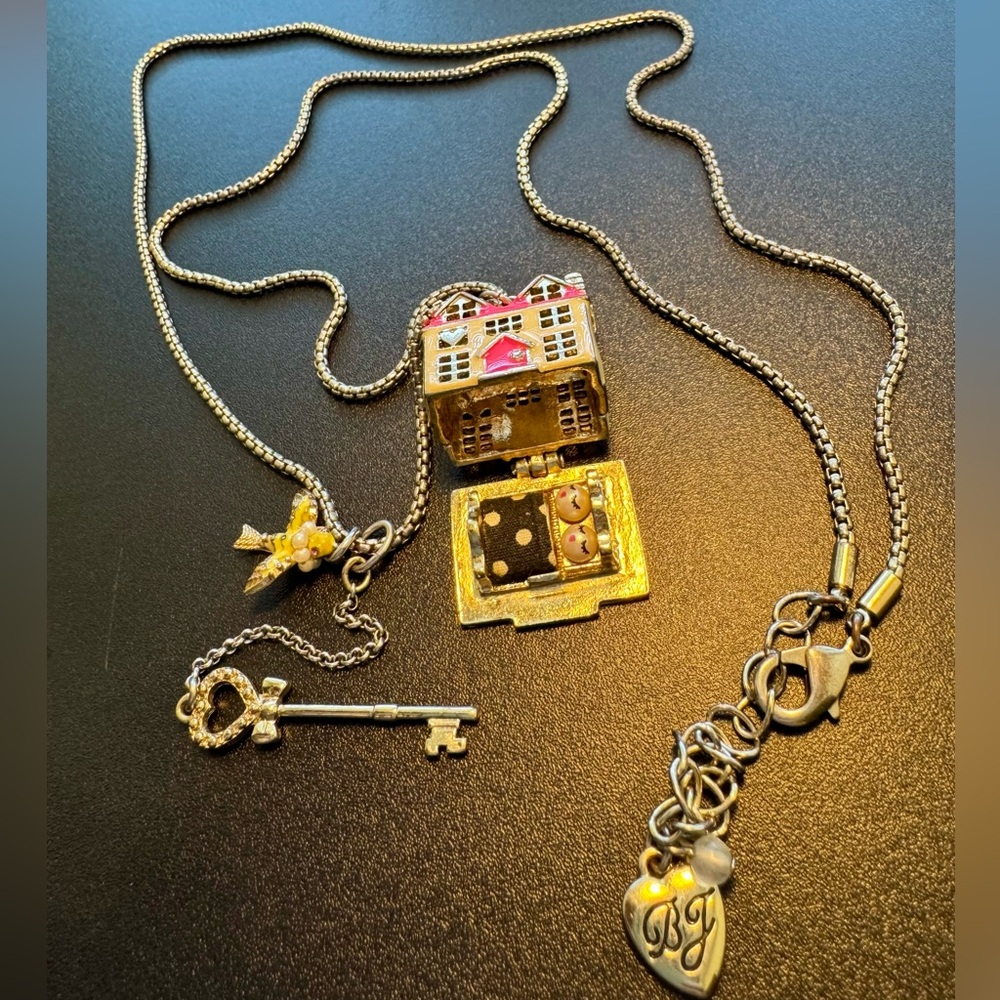 Betsey Johnson Long Pendant House Necklace Hinged to Reveal *VINTAGE, RARE FIND* - Picture 3 of 16